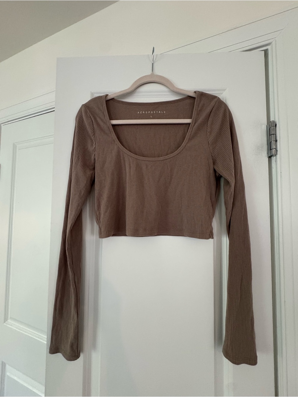 Aeropostale Ribbed Scoop Neck Long Sleeve Crop Top - Taupe Brown